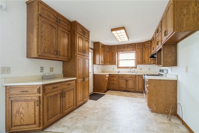 4747 F Avenue NE, Cedar Rapids, IA 52402