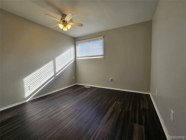 28219 Raleigh Crescent Drive, New Baltimore, MI 48051