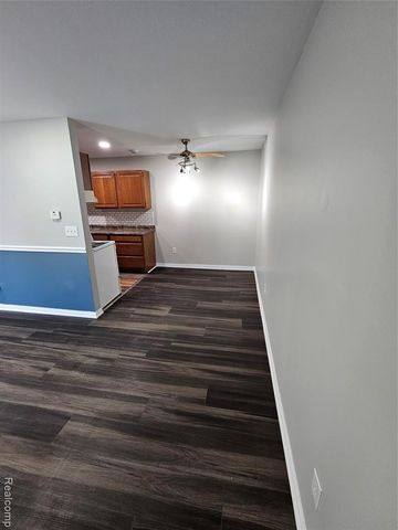 28219 Raleigh Crescent Drive, New Baltimore, MI 48051