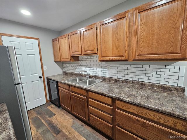 28219 Raleigh Crescent Drive, New Baltimore, MI 48051