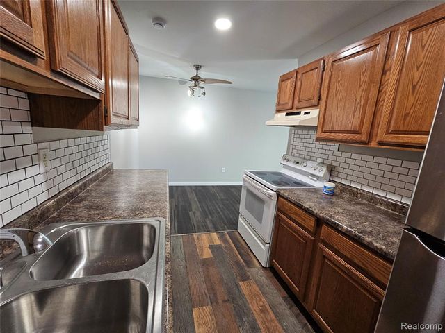 28219 Raleigh Crescent Drive, New Baltimore, MI 48051