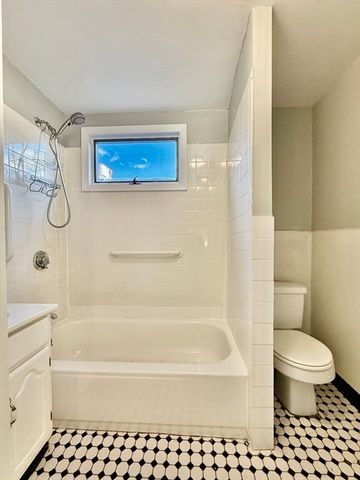 19 Pierce St 19, Quincy, MA 02171