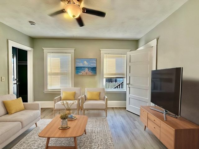 19 Pierce St 19, Quincy, MA 02171