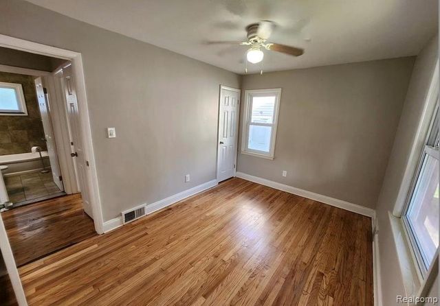 1761 E Milton Avenue, Hazel Park, MI 48030