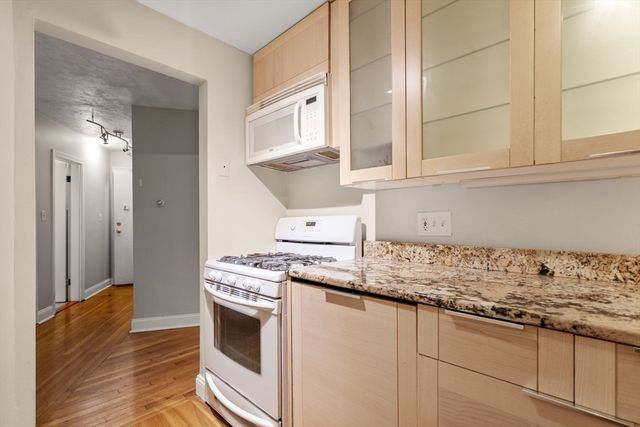 27 Saint Stephen St 27-6, Boston, MA 02115
