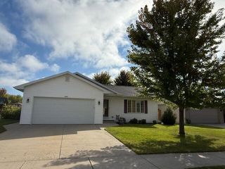 1020 John Moore DRIVE, Oshkosh, WI 54904