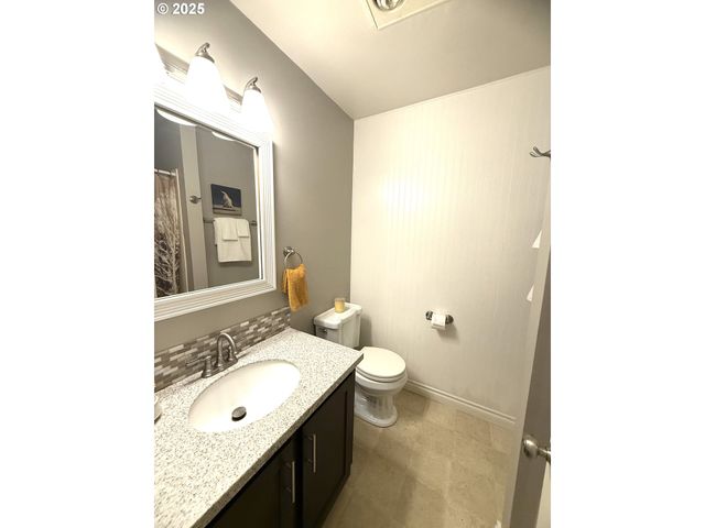 6745 Sw SCHOLLS FERRY Rd 38, Beaverton, OR 97008