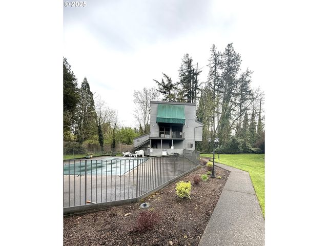 6745 Sw SCHOLLS FERRY Rd 38, Beaverton, OR 97008