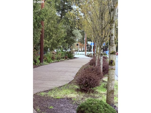 6745 Sw SCHOLLS FERRY Rd 38, Beaverton, OR 97008