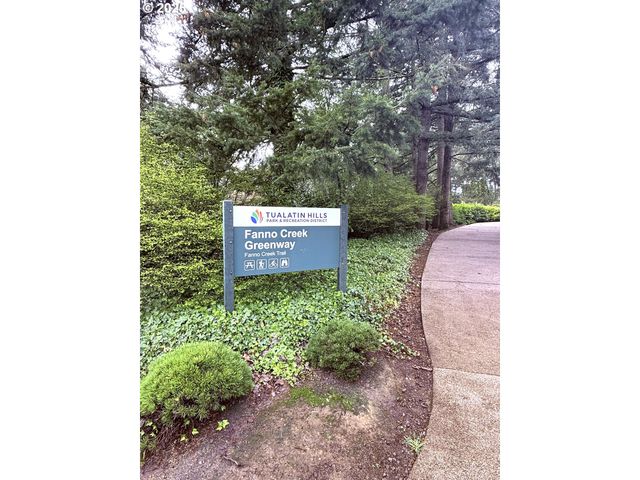 6745 Sw SCHOLLS FERRY Rd 38, Beaverton, OR 97008