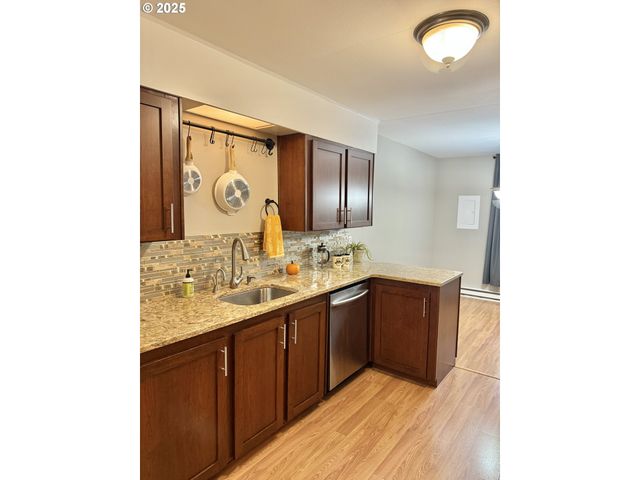 6745 Sw SCHOLLS FERRY Rd 38, Beaverton, OR 97008