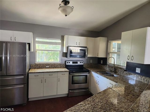 316 NE 7th ST, Cape Coral, FL 33909