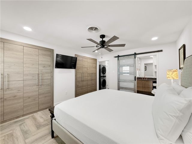 1601 Ocean Dr, Corpus Christi, TX 78404