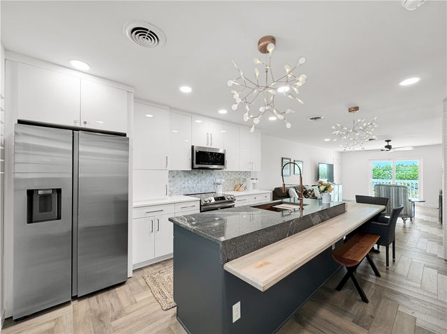 1601 Ocean Dr, Corpus Christi, TX 78404