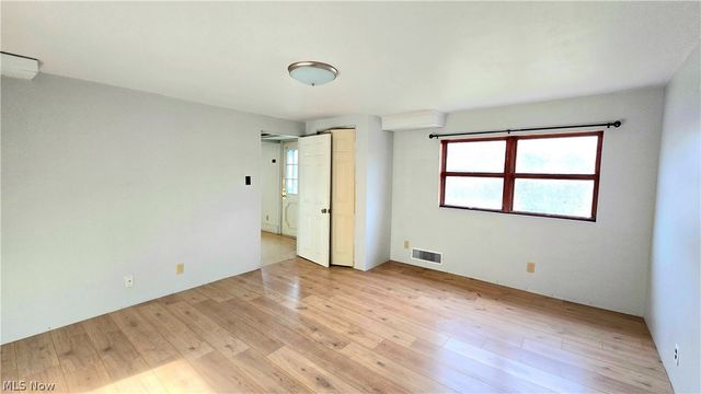 30 Commerce Street, New Cumberland, WV 26047