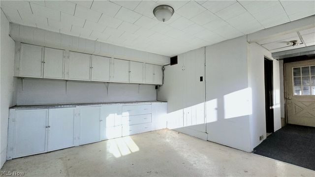 30 Commerce Street, New Cumberland, WV 26047