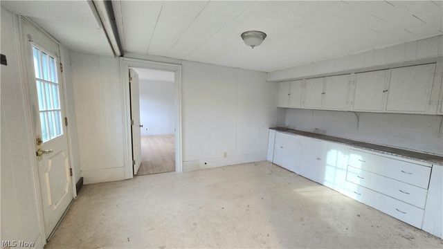 30 Commerce Street, New Cumberland, WV 26047