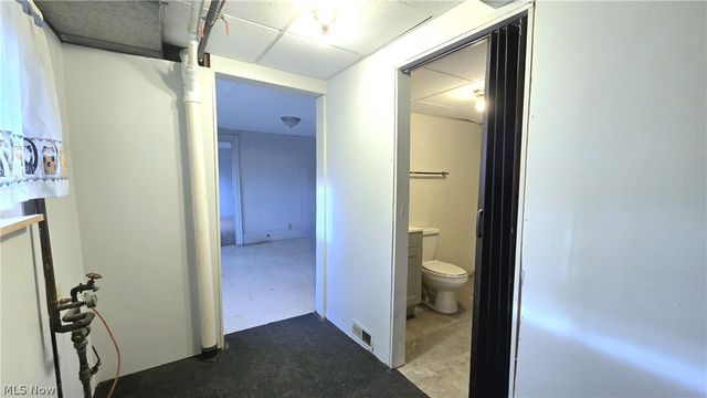 30 Commerce Street, New Cumberland, WV 26047