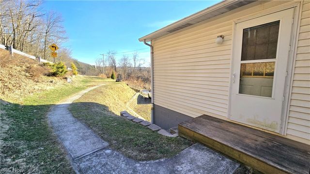 30 Commerce Street, New Cumberland, WV 26047