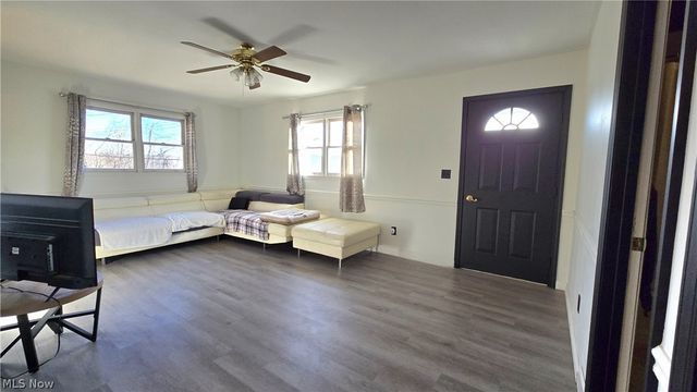 30 Commerce Street, New Cumberland, WV 26047