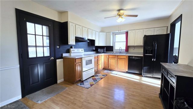 30 Commerce Street, New Cumberland, WV 26047