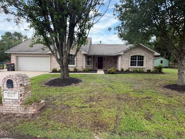 827 Chatsworth Drive, Grove, OK 74344
