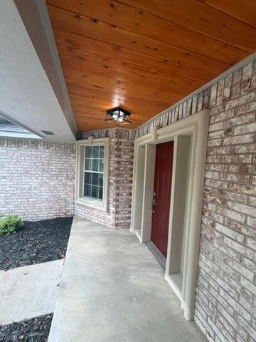 827 Chatsworth Drive, Grove, OK 74344