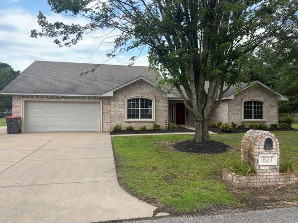 827 Chatsworth Drive, Grove, OK 74344