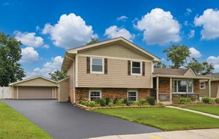 10453 S Stowe Court, Palos Hills, IL 60465