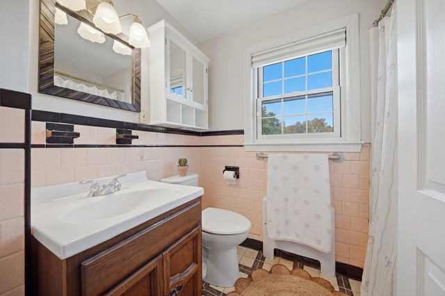 34 Andover St, Wilmington, MA 01887