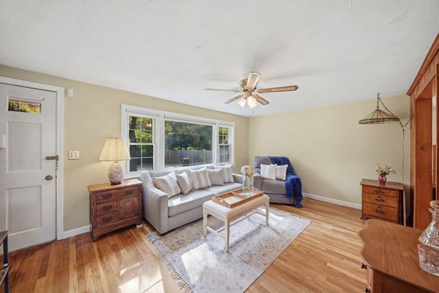 34 Andover St, Wilmington, MA 01887