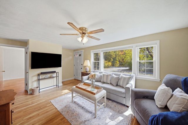 34 Andover St, Wilmington, MA 01887