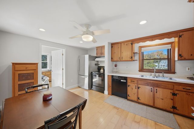 34 Andover St, Wilmington, MA 01887