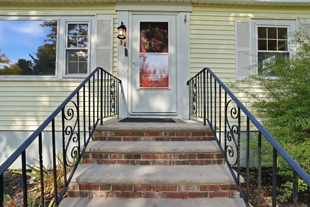 34 Andover St, Wilmington, MA 01887