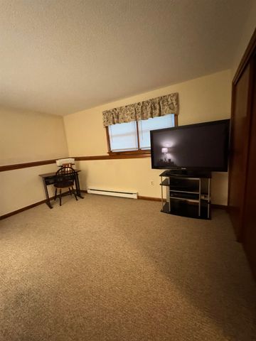 72 Derryfield Road R, Derry, NH 03038