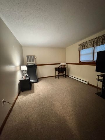 72 Derryfield Road R, Derry, NH 03038