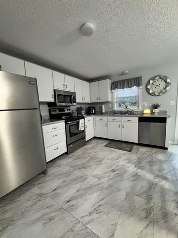 72 Derryfield Road R, Derry, NH 03038