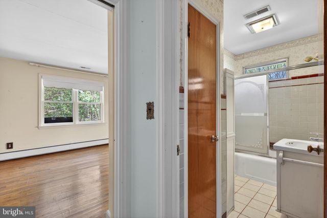 10 PENNSYLVANIA AVE, Fairless Hills, PA 19030