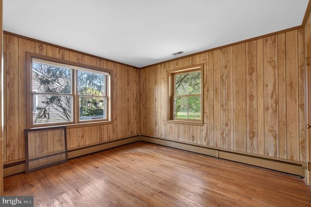 10 PENNSYLVANIA AVE, Fairless Hills, PA 19030