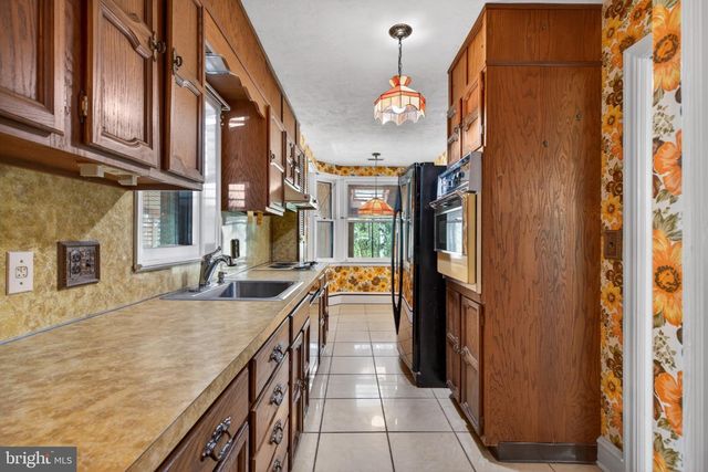 10 PENNSYLVANIA AVE, Fairless Hills, PA 19030