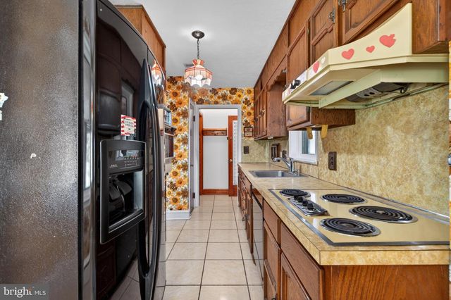 10 PENNSYLVANIA AVE, Fairless Hills, PA 19030