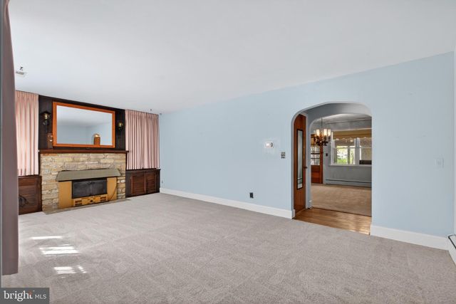 10 PENNSYLVANIA AVE, Fairless Hills, PA 19030