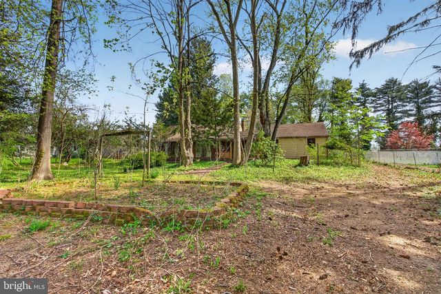 10 PENNSYLVANIA AVE, Fairless Hills, PA 19030