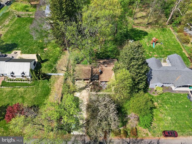 10 PENNSYLVANIA AVE, Fairless Hills, PA 19030