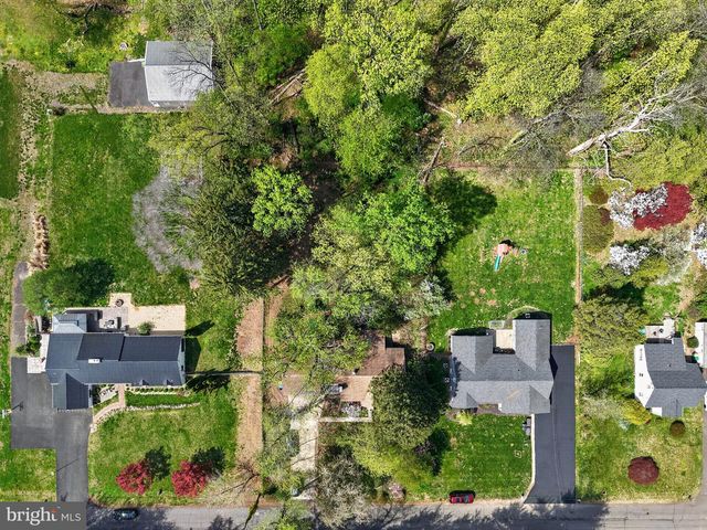 10 PENNSYLVANIA AVE, Fairless Hills, PA 19030