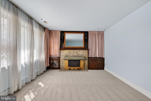 10 PENNSYLVANIA AVE, Fairless Hills, PA 19030
