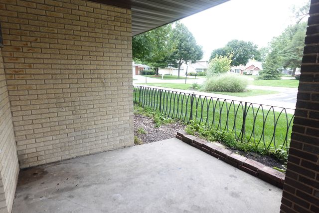 1206 E FAIRVIEW Street 102, Arlington Heights, IL 60005