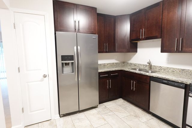 1206 E FAIRVIEW Street 102, Arlington Heights, IL 60005