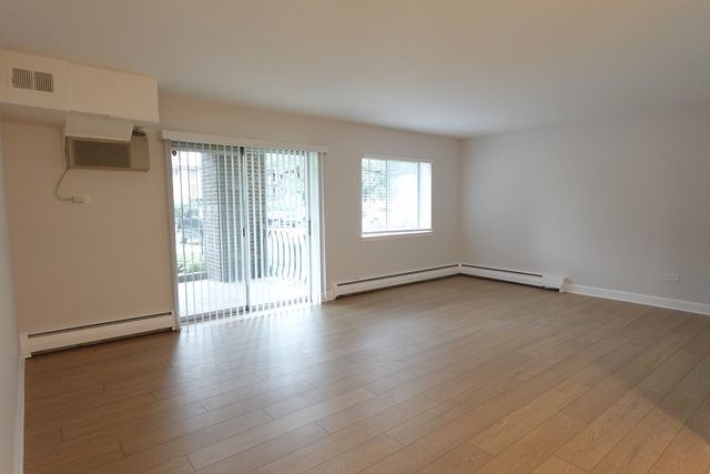 1206 E FAIRVIEW Street 102, Arlington Heights, IL 60005