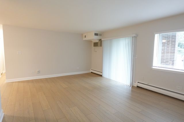 1206 E FAIRVIEW Street 102, Arlington Heights, IL 60005